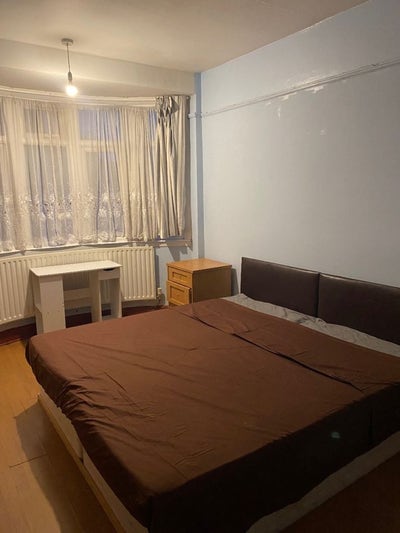 SE27 0LU – Double Room Available Main Photo