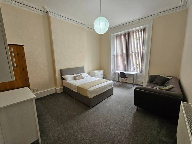 Large, Bright Rooms For Students Main Photo