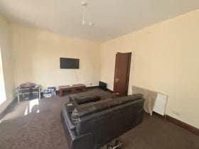 Room Available Hyde Park** 1St July**Bills Inc Main Photo