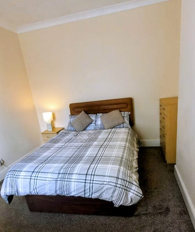 Riverside View Double Room - No Deposit Main Photo