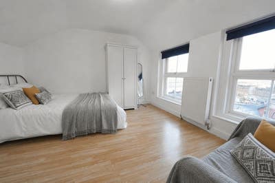 ⚠️ Massive Room- E1 | Couch Included!  Main Photo