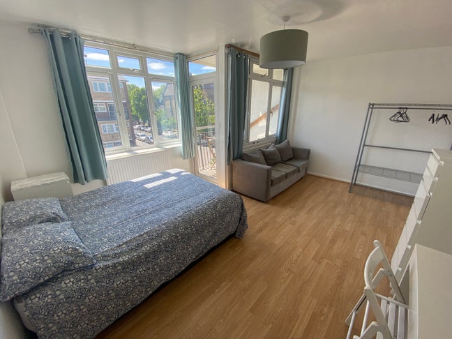 ☀️ Sunny Spacious Double with Private Balcony! Main Photo
