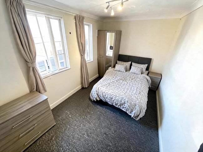 🤩🏥 Spacious Double Near City Hospital, PE3 7LQ Main Photo
