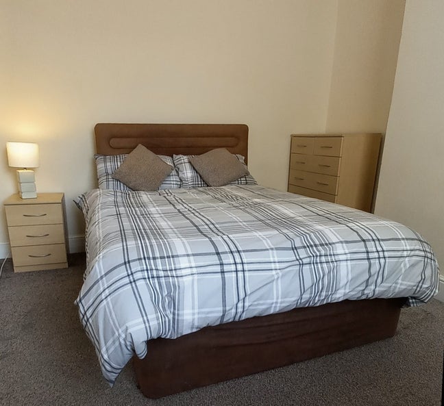 Riverside View Double Room - No Deposit Main Photo