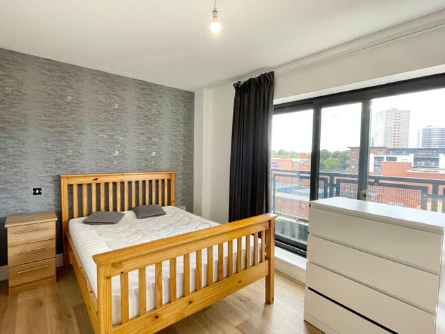Modern Double Room - Bills Included - 3 Bed Flat  Main Photo