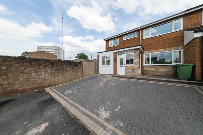 Modern HMO Living in Chelmsley Wood – Bills Includ Main Photo