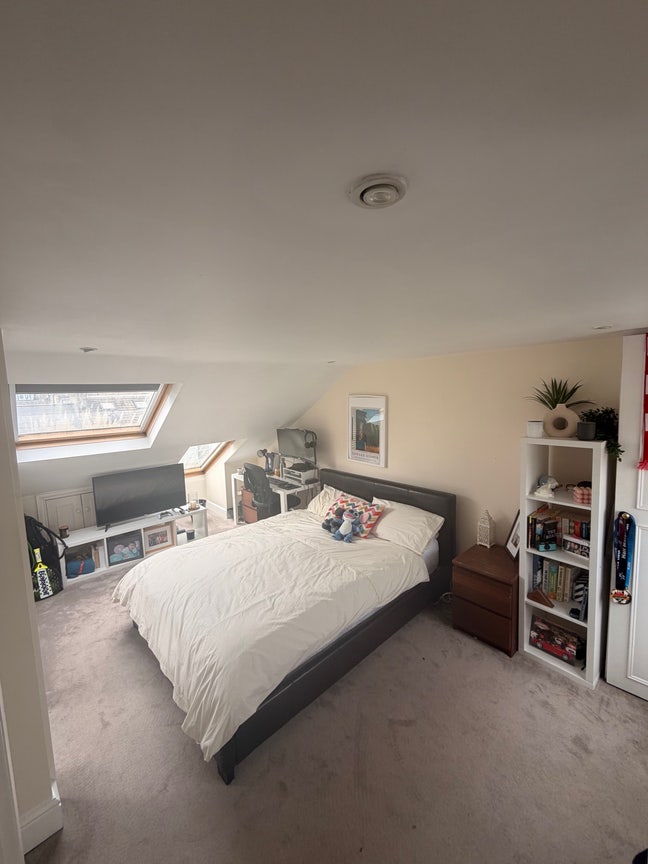 1 Roommate needed- July- lovely house in Fulham!  Main Photo