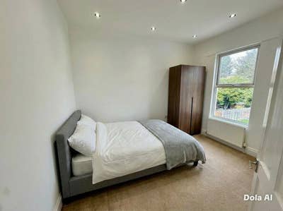 SE25  – Two Double Rooms Available Main Photo