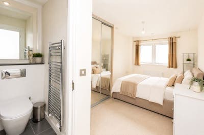 🛋️ Premium En-Suite Room in Stylish Shared Home Main Photo