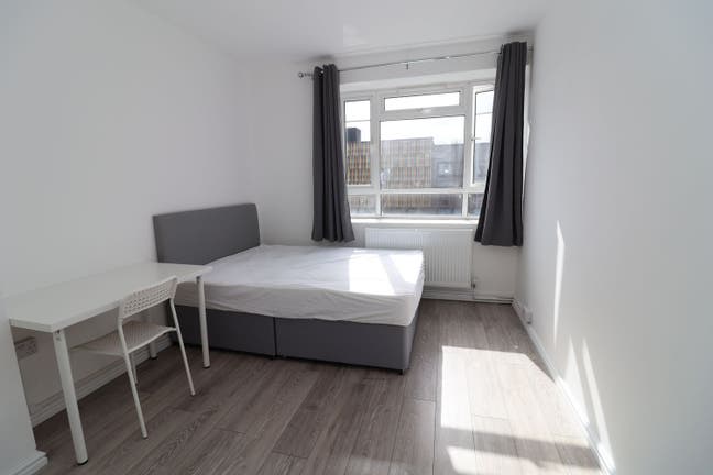 Modern Room - White City - Premium Location Main Photo
