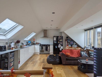 Lovely double room and huge living space flat Main Photo
