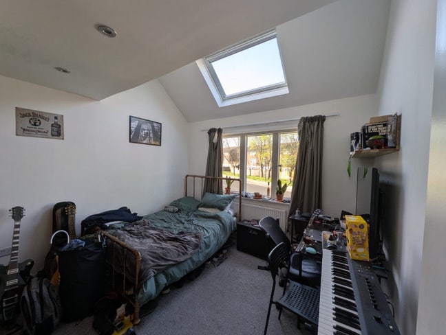 Lovely double room and huge living space flat Main Photo