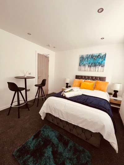 Lovely en suite rooms in a detached house - WD24! Main Photo