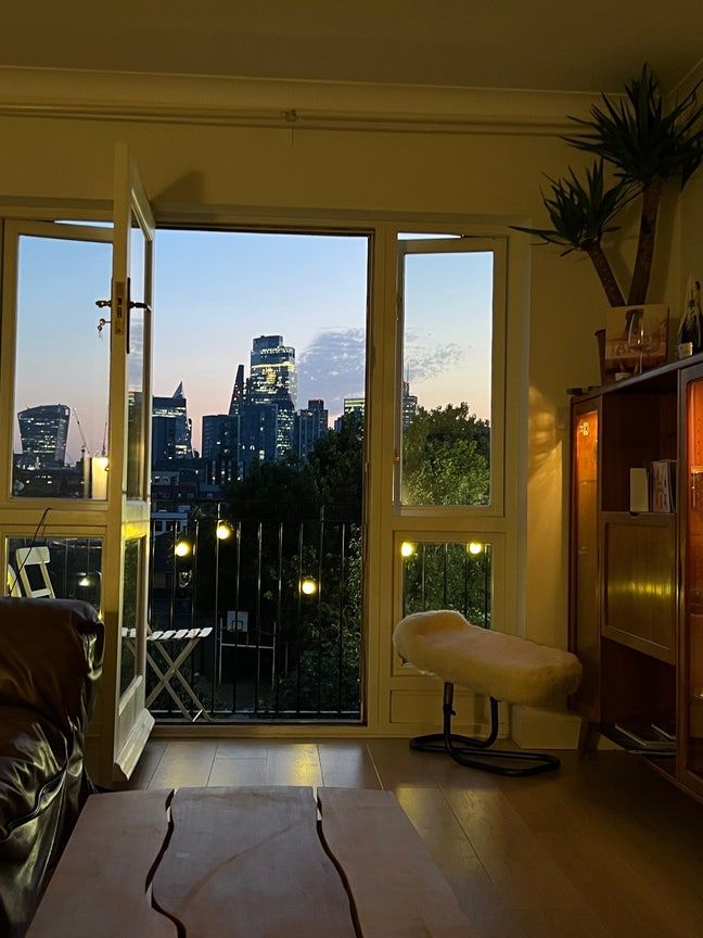 Zone 1 Spacious city view room with balcony  Main Photo
