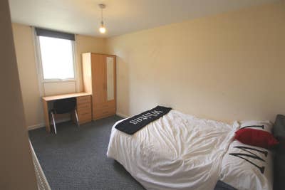 Room Available in NN4  Main Photo