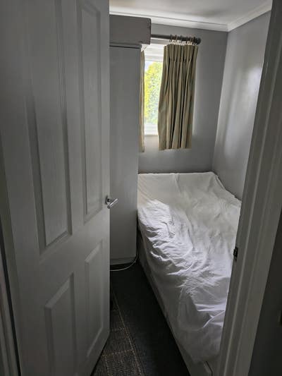 Single room available Haywards Heath Main Photo