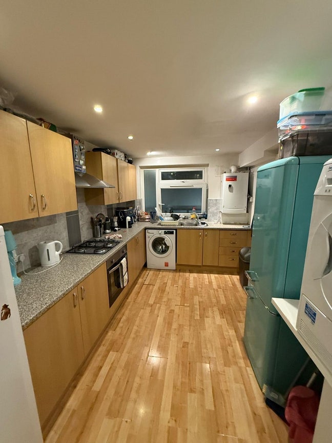 Mile End / Bow: 2 rooms (1 single - 1 double)  Main Photo