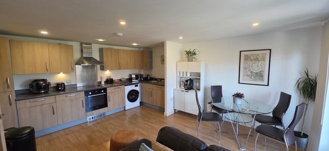 Double room available  from 4th July in Bow Main Photo