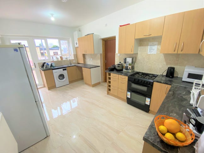2 Rooms Available in Forest Gate/East Ham E7 Main Photo