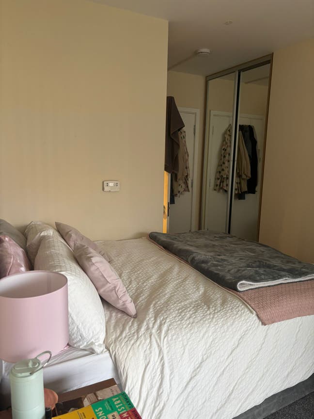 Beautiful spacious ensuite room available in SE10  Main Photo