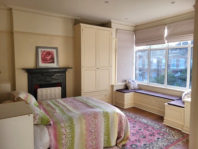 Lovely bright ensuite double room in owner's house Main Photo