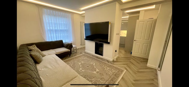 Modern 4 bed flat in St John's Wood Main Photo
