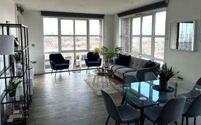 Double room in modern flat w. amazing views Main Photo