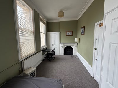 Large double room in shared house above pub Main Photo