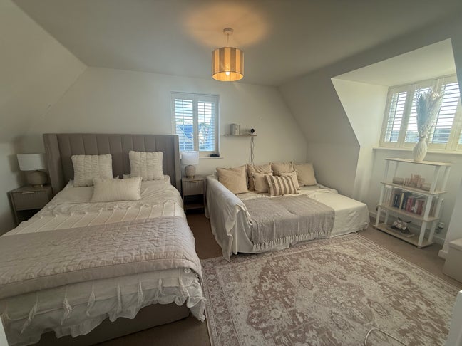 Beautiful king size room with own bathroom  Main Photo