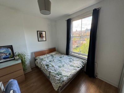 Bright Double Room in Bushwood, E11 Main Photo