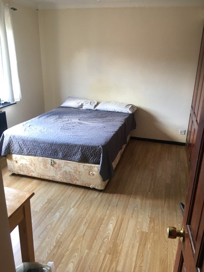Double furnished room to let Main Photo