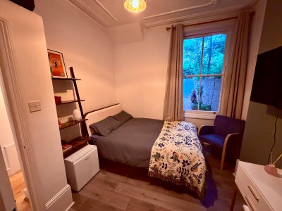 Double room available in Clapham Main Photo