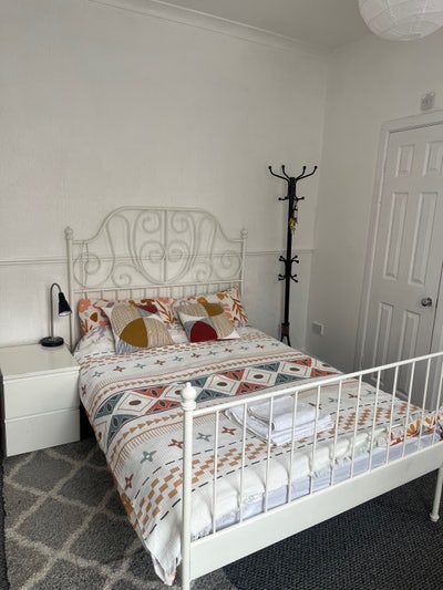 En-suite room available for single person  Main Photo