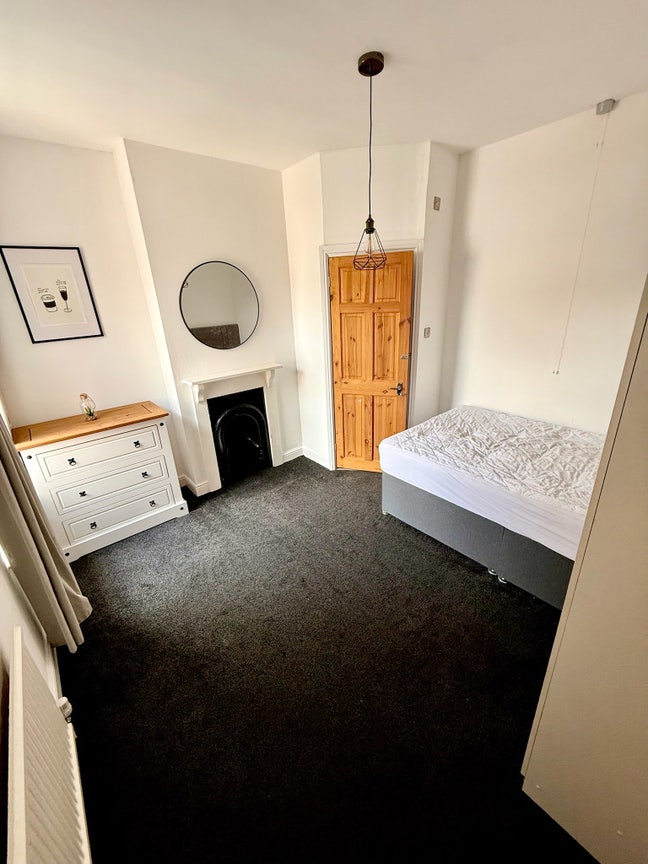 Lovely Ensuite Room  - 10 Mins to Centre/Lri Main Photo