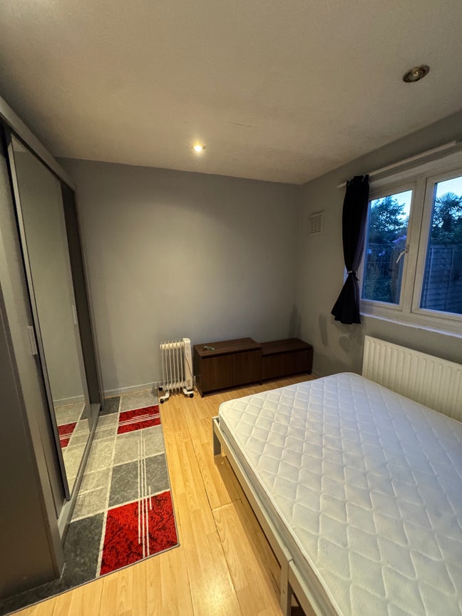 Double room available for 4 weeks Main Photo
