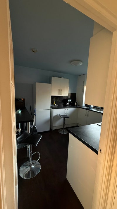 Looking for a friendly female flatmates Main Photo