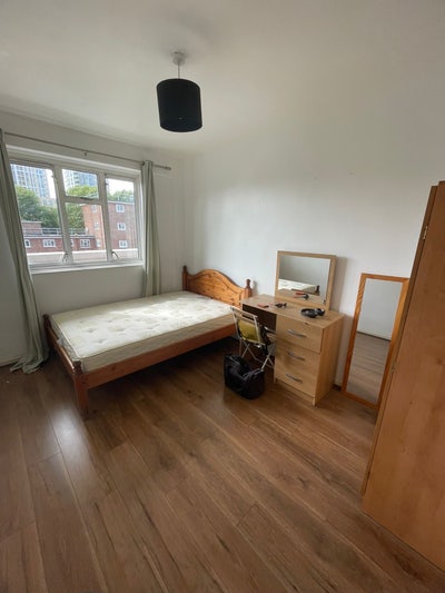 Bedroom near Whitechapel Station Main Photo
