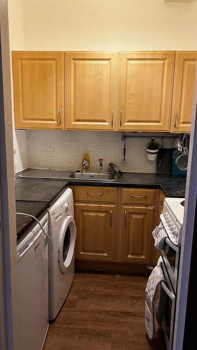 Looking for a Co tenant to occupy 1 room! Main Photo