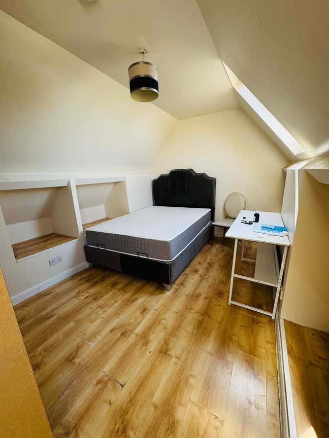 Double Room To Rent! Main Photo