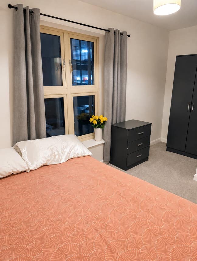 Spacious Room Town Centre - Modern Flat Main Photo