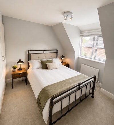 MON-FRI: Double Room in newly renovated home Main Photo