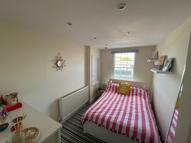 Cosy Room in Lovely Top Floor Flat – Clifton Main Photo