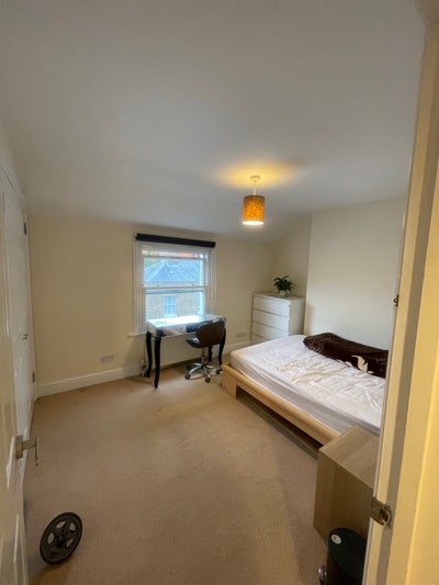 Private room in a shared flat Main Photo