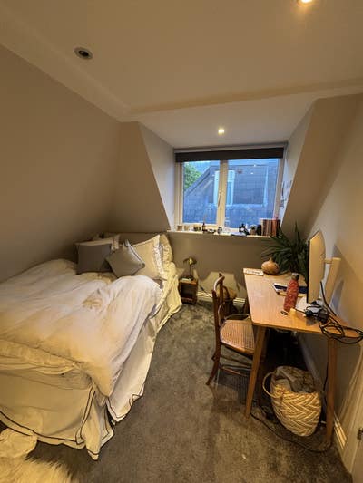 Well lit and spacious room for rent  Main Photo