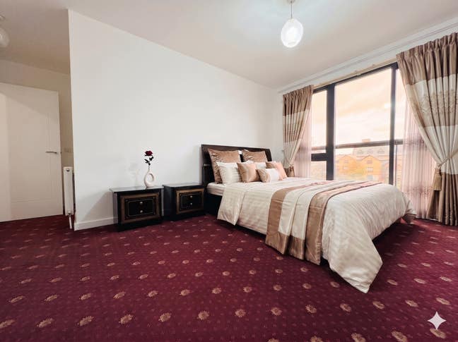  Modern Built EnSuite w/ Gym & Balcony – E14 🏠 Main Photo