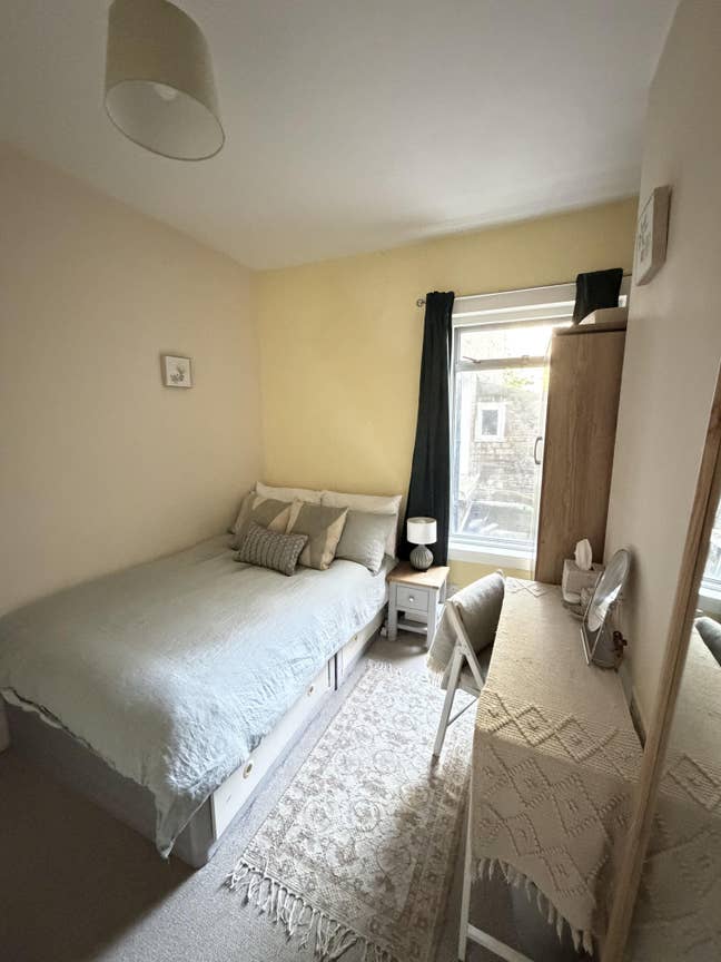 Double Bedroom in 4 Bed House  Main Photo