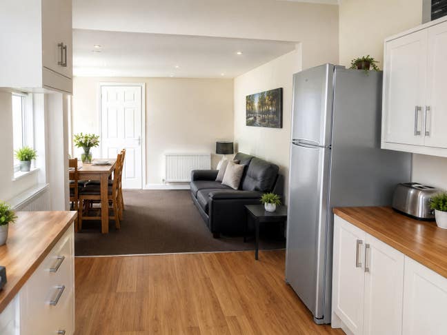 Beautiful  Double Room Available //Clumber Street Main Photo