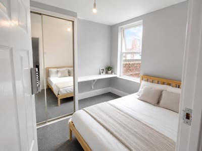 Beautiful  Double Room Available //Clumber Street Main Photo