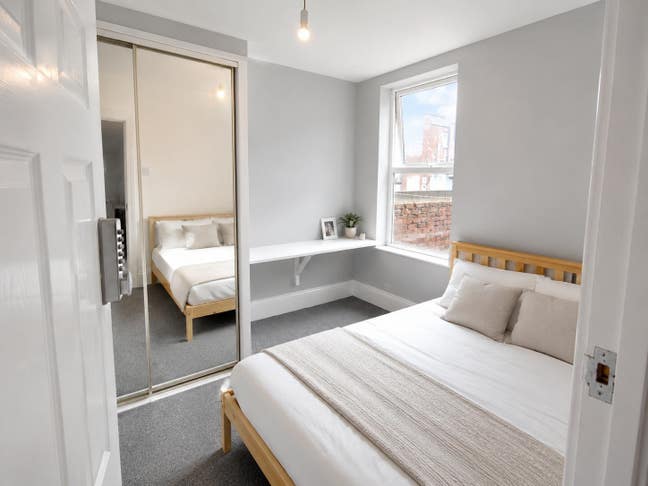 Beautiful  Double Room Available //Clumber Street Main Photo