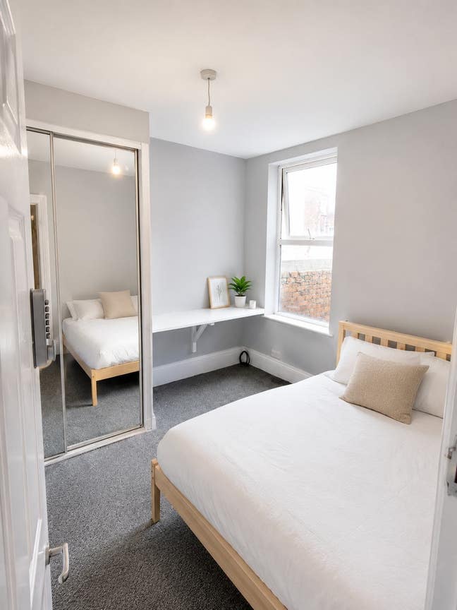Beautiful  Double Room Available //Clumber Street Main Photo